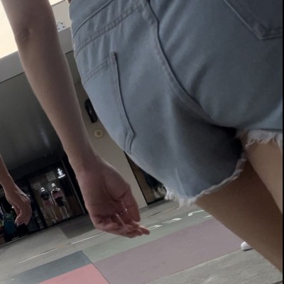 好友的肥臀