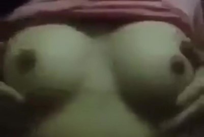 我的亞洲女朋友自拍兩顆車頭燈圓又大