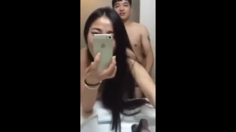 又騷又浪正妹找我到廁所自拍後入狂插