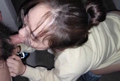 情侶刺激樓梯間打炮自拍無法呻吟忍住高潮