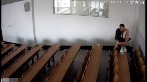 精品AV高潮不斷最火的黑科技教室做愛