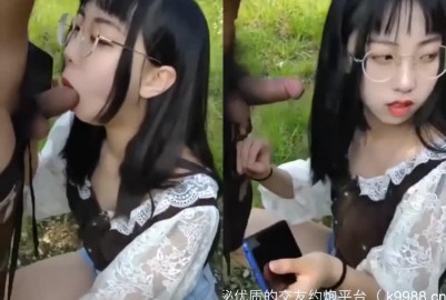 萌妹眼鏡妹戶外野餐吃精