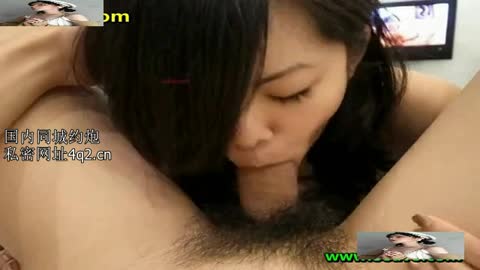 雞巴粗又大屌哥一邊看著AV一邊草翻淫騷少婦