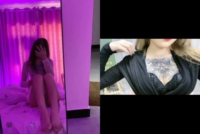 對岸刺青小美女露奶自拍好誘惑