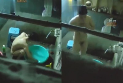 農村小夥爬牆頭看鄰居洗洗 - 黑料不打烊