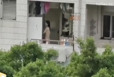 學姐陽台洗棗被拍 - 黑料不打烊