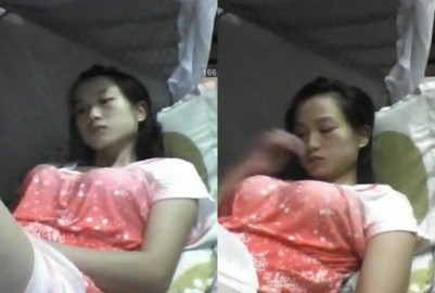 攝像頭破解拍到女生宿舍小美女自摸 - 黑料不打烊