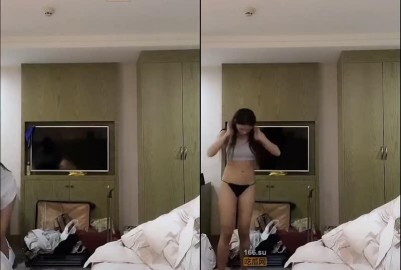 抖音 堅持到最後 忘關直播換衣服 - 黑料不打烊