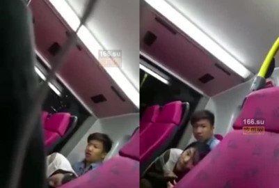 00後情侶公交後排撩裙 - 黑料不打烊