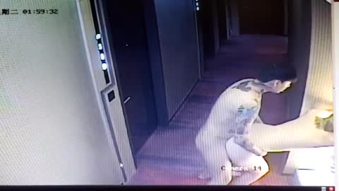 情侶旅館走廊打炮房門反鎖真尷尬