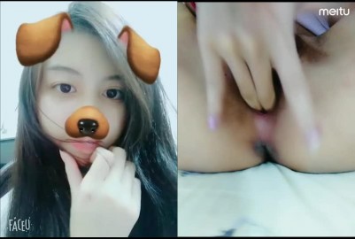 嫩妹清純摳穴自拍