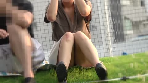 【透けパンティ】サッカー場で激レアなパンチラを隠し撮り