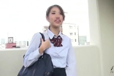 逆立ちノーパン女子校生