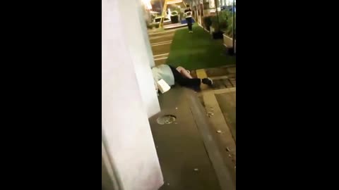南京市玄武1912酒吧街 小姐姐喝醉當街被操的一抽一抽的