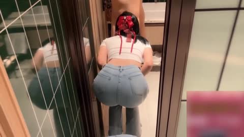 小姐姐美乳翹臀半脫牛仔褲誘惑拉滿，青春的肉體緊實飽滿多種姿勢爆操！