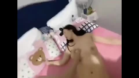 漂亮人妻 大不大 快點操你的小騷逼吧 今天怎麽下面這麽多騷水 被懟的大奶嘩嘩 表情好騷
