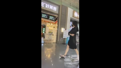 真空超透逛商場 人前全身露出購買檸檬茶 推特原創大神馮珊珊露出作品