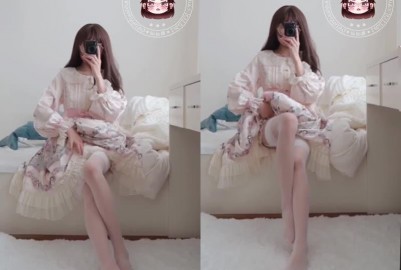 非常正點玲瓏嬌軀極品網紅美少女小可愛仙仙桃絲襪白絲足交