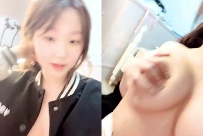 美女落九川清純系活力少女大學生撩下內衣白嫩奶子撥弄奶頭特寫玻璃棒抽插小穴白漿