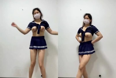 萬聽小姐姐 天然巨乳裸舞秀福利   兩只奶子東撞西撞，晃得你眼睛直發亮