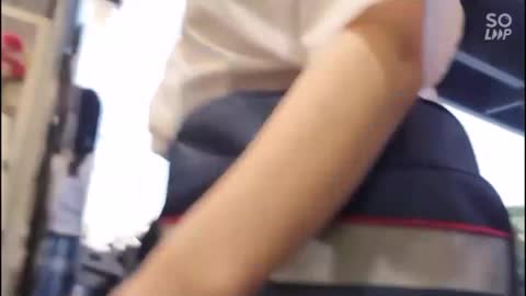 無防備で低身長なのに推定Gカップのアンバランス美尻JKを粘著したらパンチラ三昧