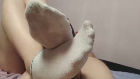 極品美足小腳丫大長腿足交多種足交姿勢玩弄龜頭 (9)