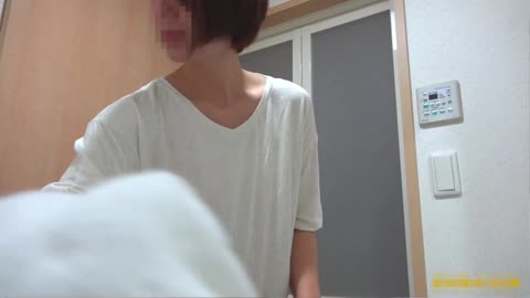 【民泊著替え】【おっぱいカメ追加】 超美巨乳 ！自分の匂いフェチ!な女子と規則正しそうな女子－133、134人目