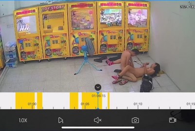 娃娃機店裡打地舖打炮是甚麼感覺