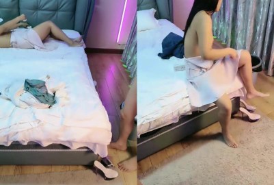 清純甜美少女 看姐妹旁邊被操 也想爽一爽 大屌吸吮口活不錯 懟入緊致小穴 和姐妹舌吻