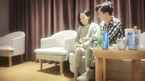 胖子傳媒工作室 美容院工作良家少婦 開車接上酒店操逼 看著文靜 上了床操起了好騷 