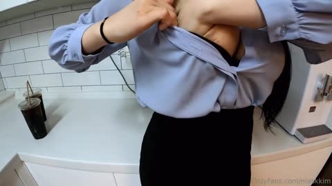 巨乳安娜浣熊公司亮點1