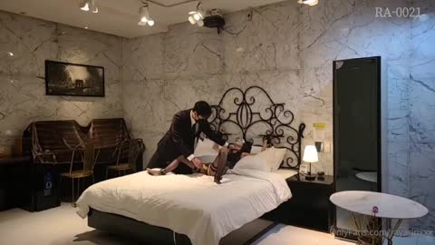 秘密的面具派對中～男人盡情地用假陽具玩弄女人然後離開。
