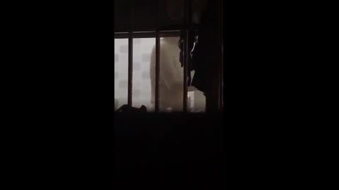 民宅氣質美大奶少婦洗完澡穿衣窗外偷拍