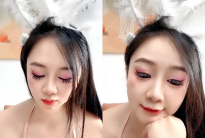 可以站著尿尿的風騷小女人,全程露臉白絲高跟情趣裝誘惑,跟狼友互動撩騷,淫聲蕩語不斷