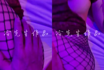 頂級大神真槍實彈折磨女奴！推特SM大神【冷先生】私拍，終極調教各種反差婊，飲尿滴蠟舔腳窒息鞭打噴水女神瞬間變母狗 (36)