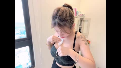 【艾瑪Emma】代班看护人员 丰满的双峰充满弹性柔嫩触感 剧烈高速的冲撞着她性感的胴体