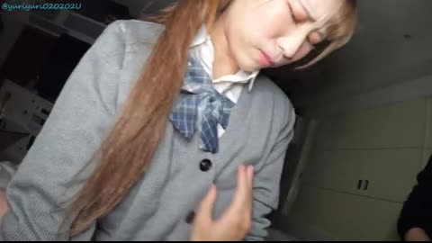 顔出し。元裏垢女子美羽ちゃんとそのお友達と制服３Ｐ中出しハメ撮り69分